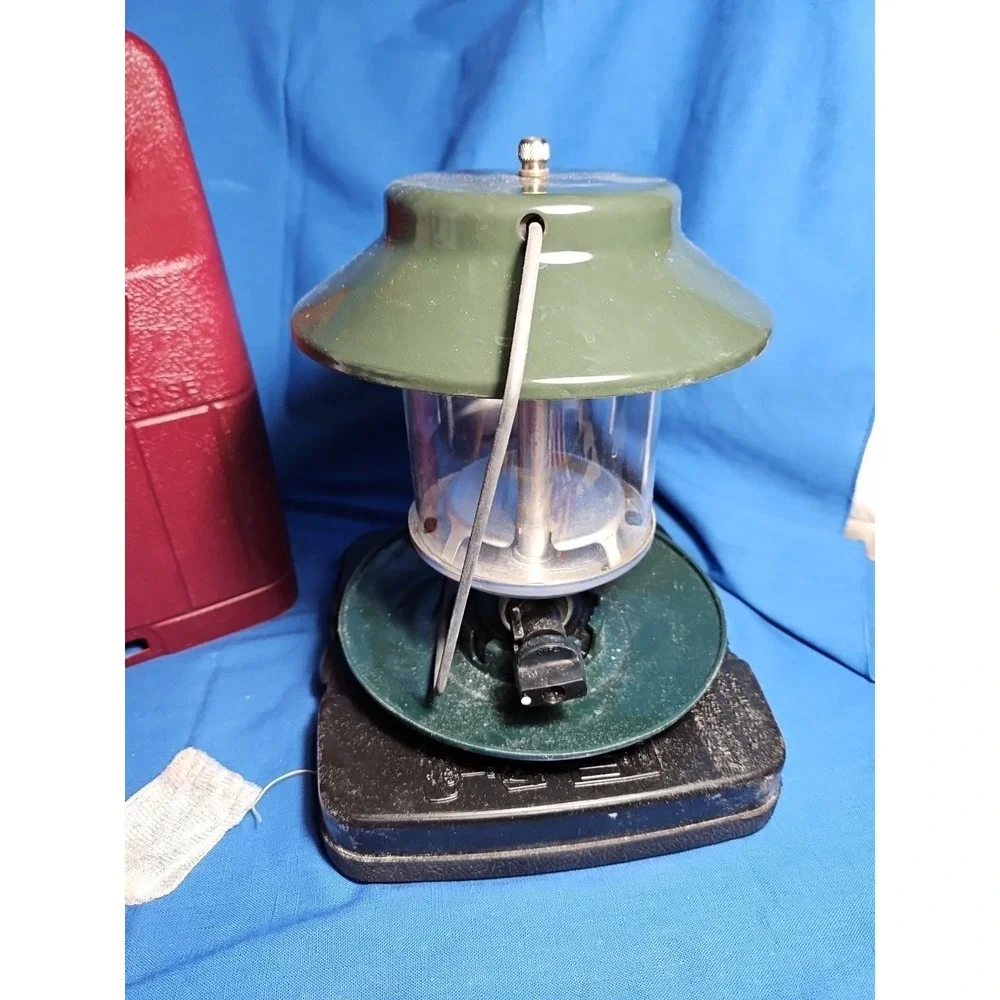 COLEMAN Propane Lantern Two Mantle 5152C700 5152 w/Storage Case Vintage